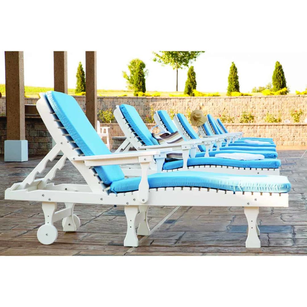 Berlin Gardens Casual Back Chaise Lifestyle 2
