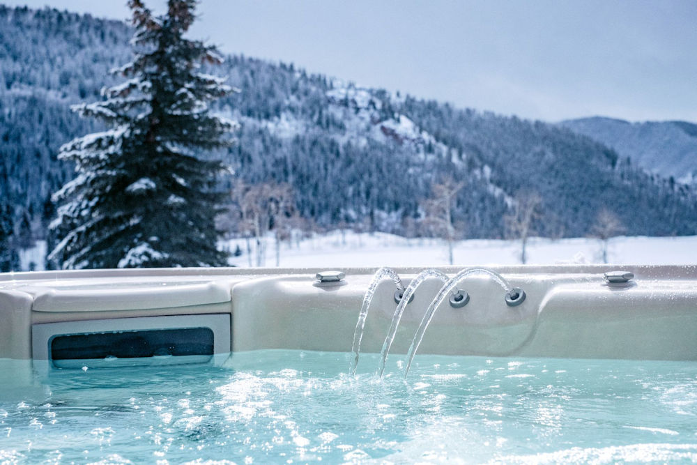 cold weather hot tub