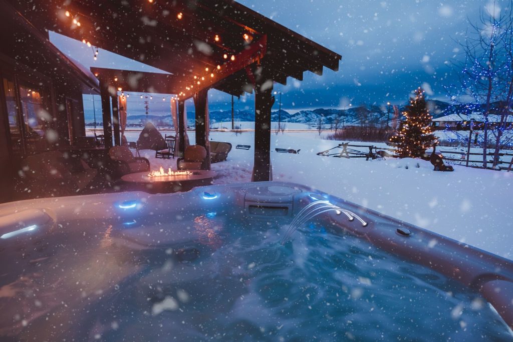 8 Reasons to Hot Tub in the Winter